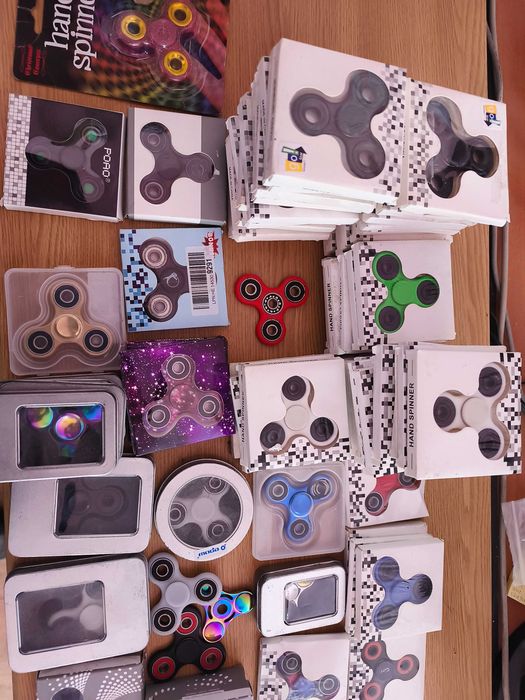 Pachet aprox. 140 buc jucarii Antistress Fidget Spinner diverse modele