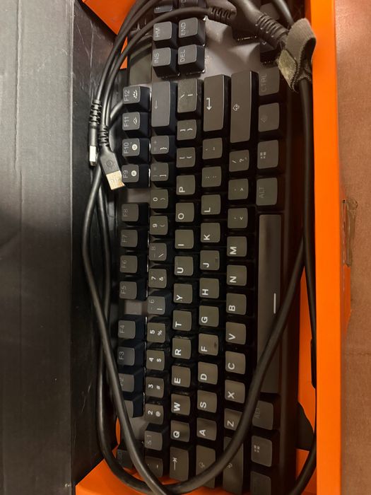 Steelseries Apex pro tkl кабелна