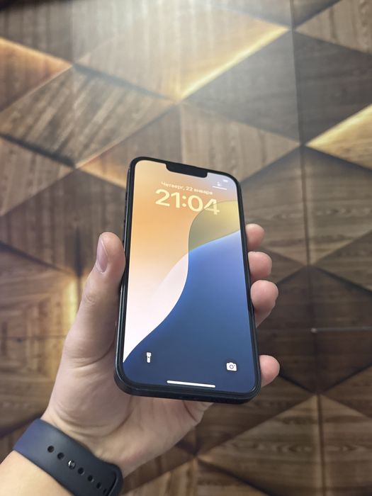 продам iPhone 13 в идеальном состоянии