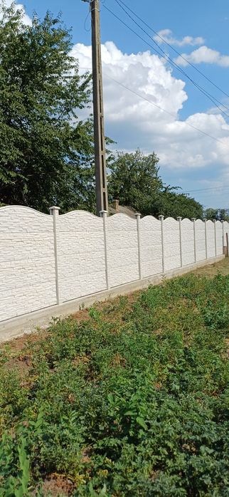 Gard beton plăci și stâlpi