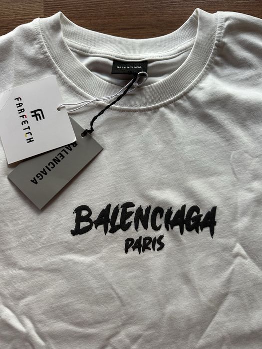 Мъжка,памучна,бяла тениска Balenciaga с голяма щампа на гърба