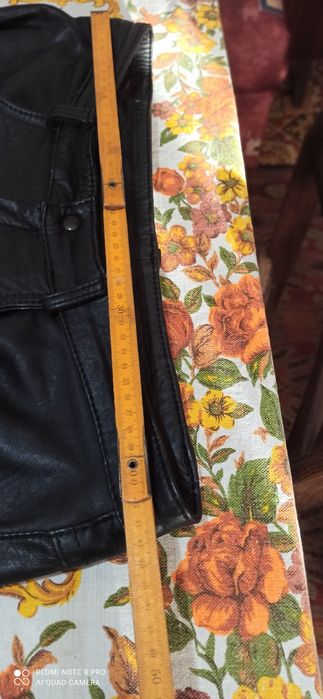 Якета и панталони за мотоциклет от естествена кожа.