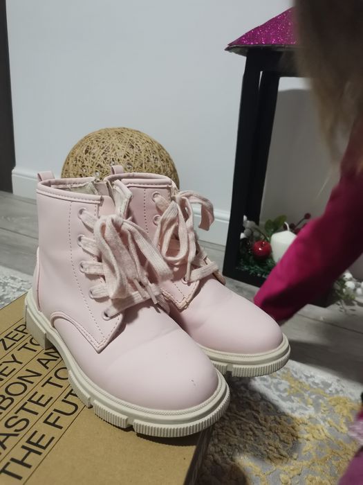 Vând ghete mărimea 30