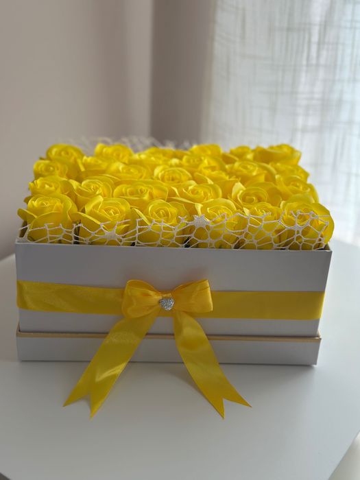 Букет от сапунени рози в стилна кутия