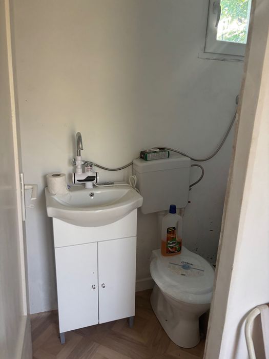 Vând teren cu cabana la munte