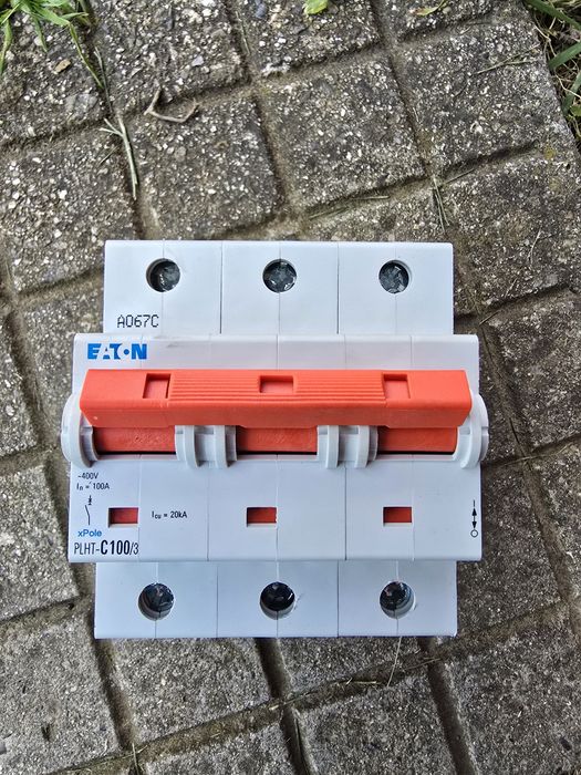 Автоматичен прекъсвач Eaton 100A PLHT-C100/3