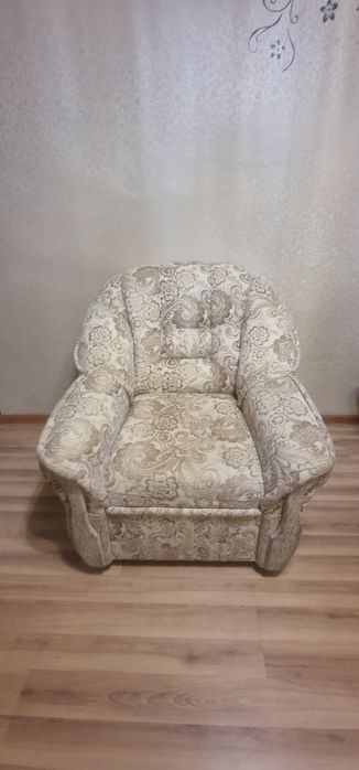 Кресло б/у в хорошем состоянии