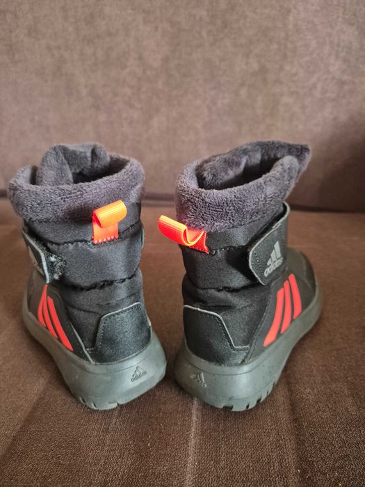 Адидас ботуши 29