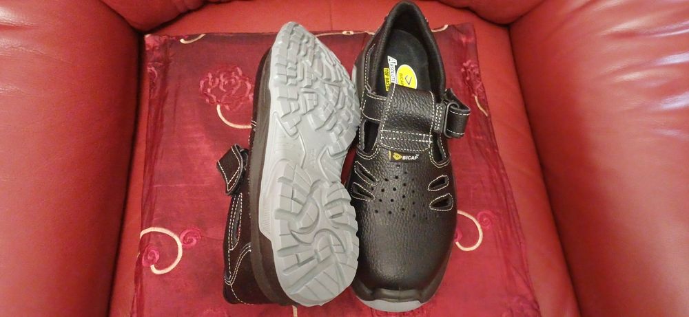 Pantofi(sandale)cu bombeu!Noi!