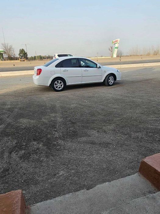 lasetti jentra sotiladi