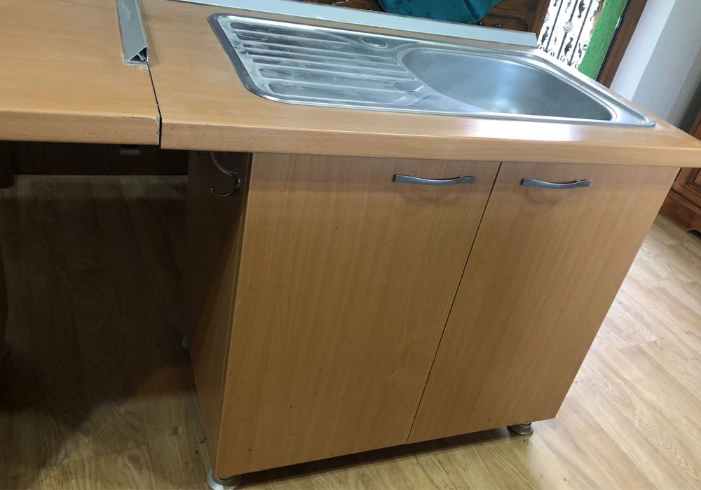 De vânzare mobilă de bucătărie – realizată la comandă