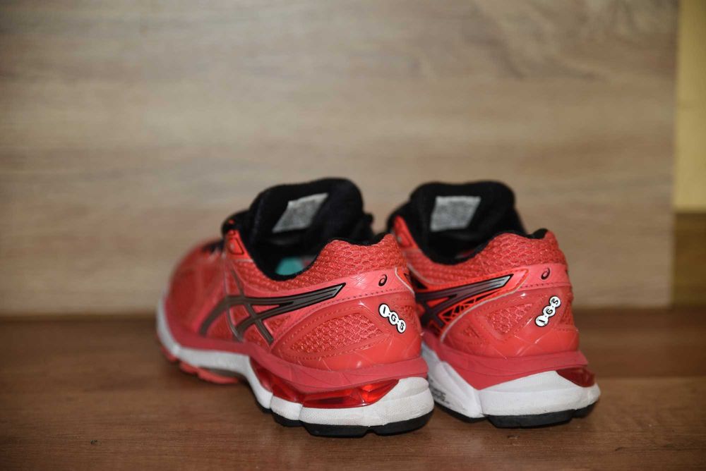 Asics GEL оригинални маратомки, размер 39