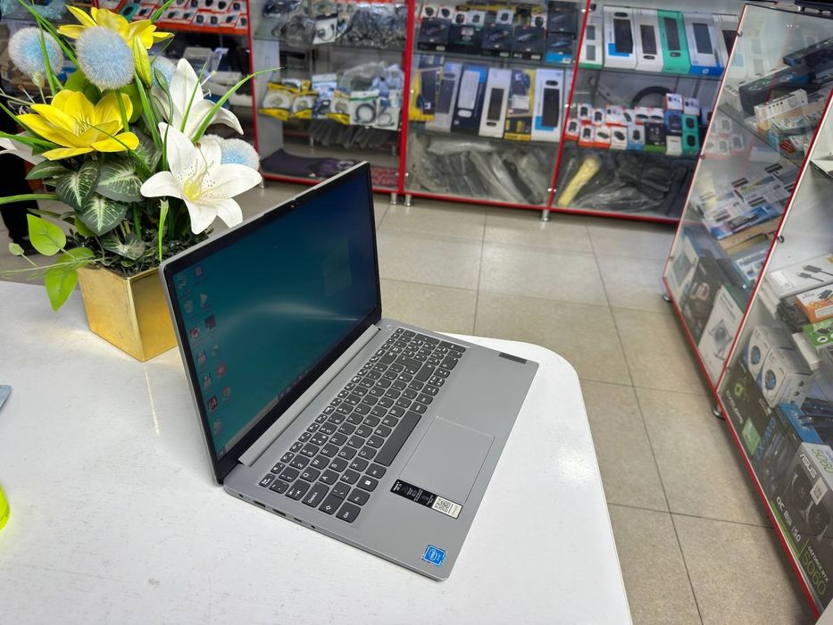 Lenovo office noutbuk N4500 4/256SSD holati ideal