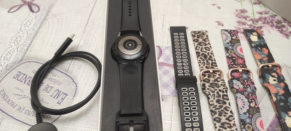 Смарт часовник Samsung Galaxy watch 4