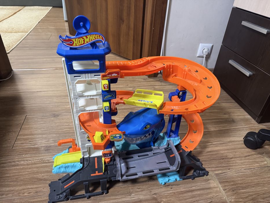Hot Wheels™ Паркинг - гараж "Акулата"