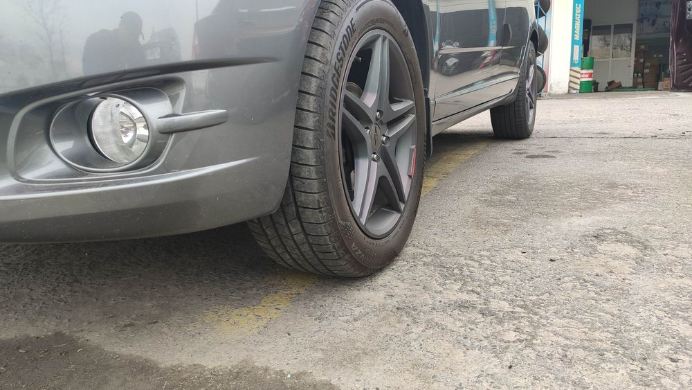 Продаются Диски с резиной 17"215/55 Bridgestone в отличном состоянии .