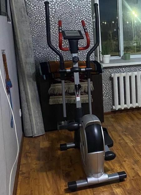 Эллиптический тренажёр