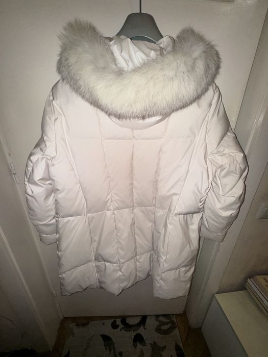Geacă Damă alba treisferturi, puf de gasca, cu gluga