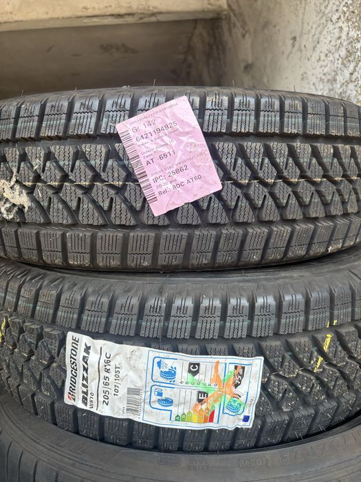 НОВИ 205/65/16 Bridgestone за бус 2 бр