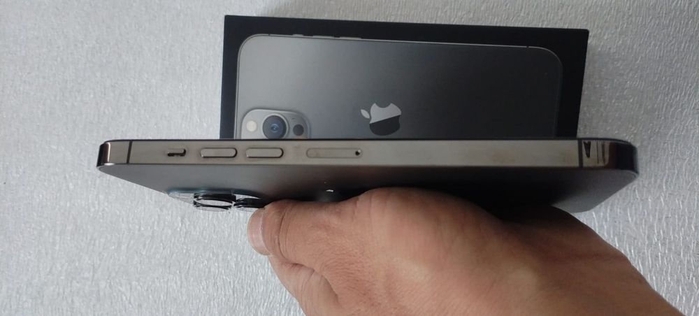 13 про мах  256 Гб  Емкос 78