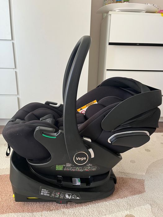 столче за кола Carrello Vega за новородени + ISOFIX въртяща се основа