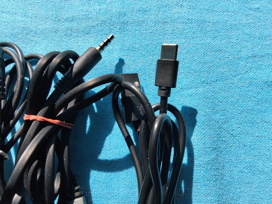 зарядно устройство за уокмъни  смартфони ,мини дискове на сони