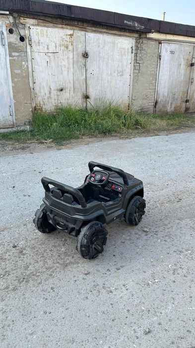 Продам детскую машину