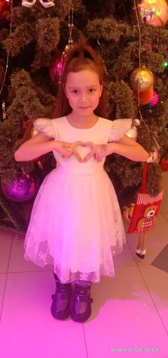 Очаровательное платье новогоднее на девочку