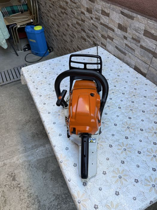 Продавам бензинов моторен трион STIHL MS 261 C