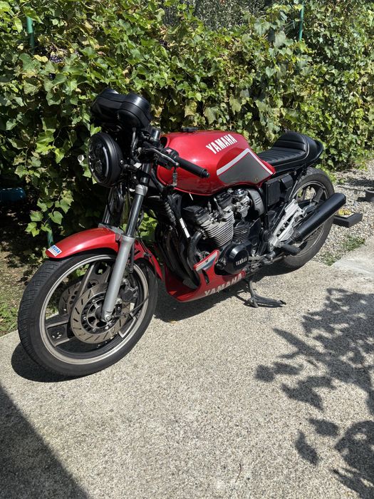 Motocicleta Yamaha XJ600 51j Cafe Racer