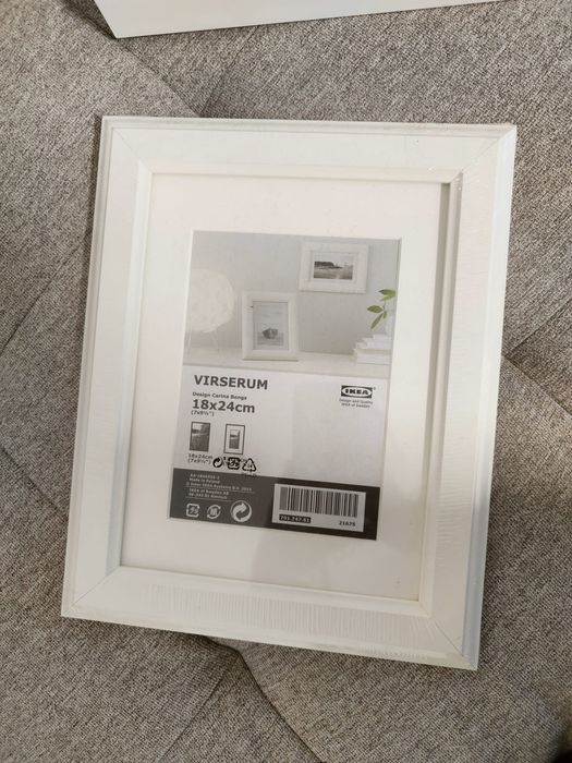 Лот! Цена 20 лв + Подарък венец.
1. Рамка за снимка от Икея. /с целофа