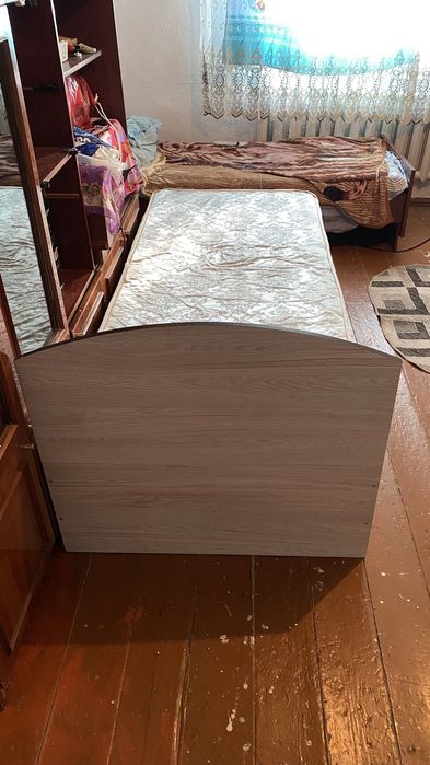Продам кровать с матрасом