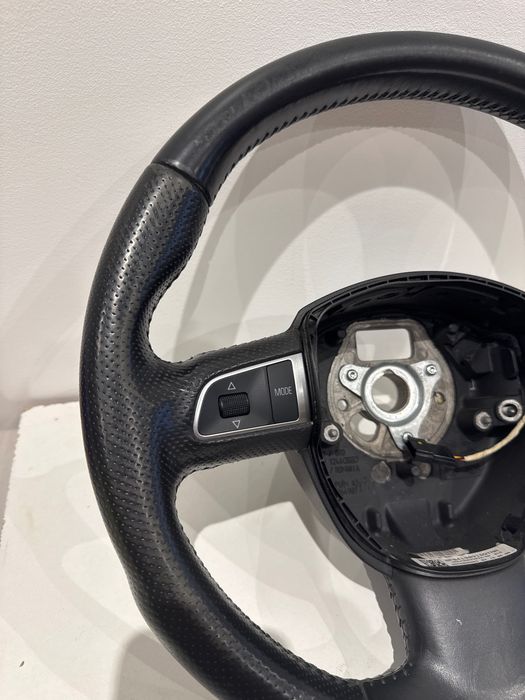 Audi A3 кожен волан Ауди А3