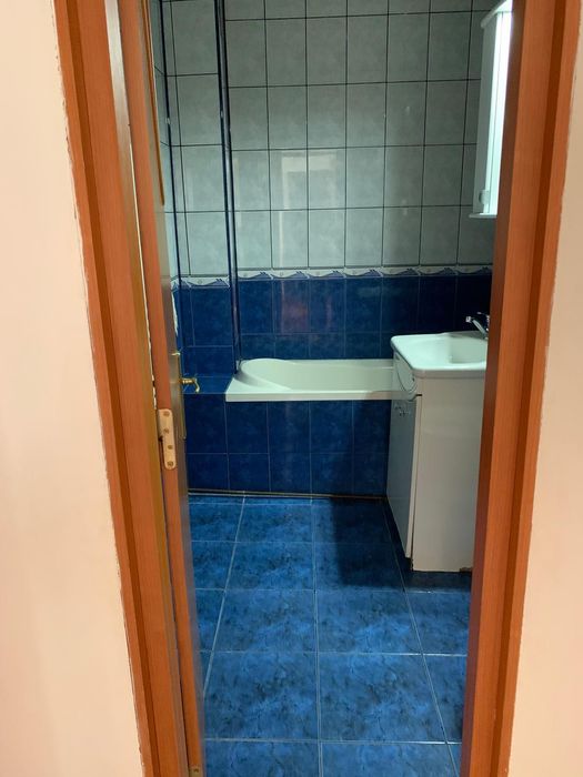Închiriez apartament cu 2 camere