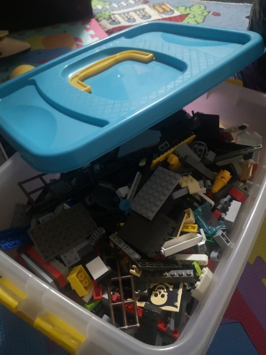 Домик с лего много