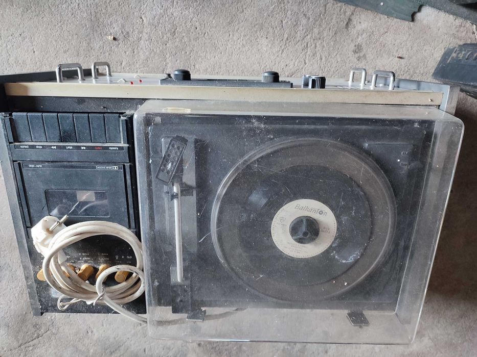 Веф, магнетофон, старо радио