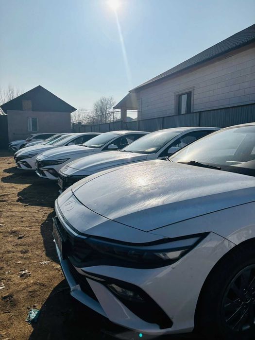 Автомобили классов эконом, комфорт и комфорт+.