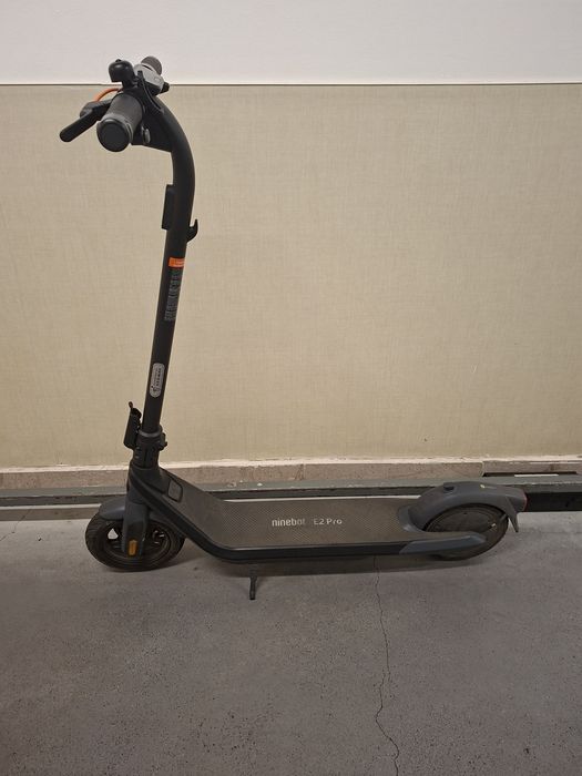 Trotineta electrica NINEBOT E2 Pro, 10 inch, negru