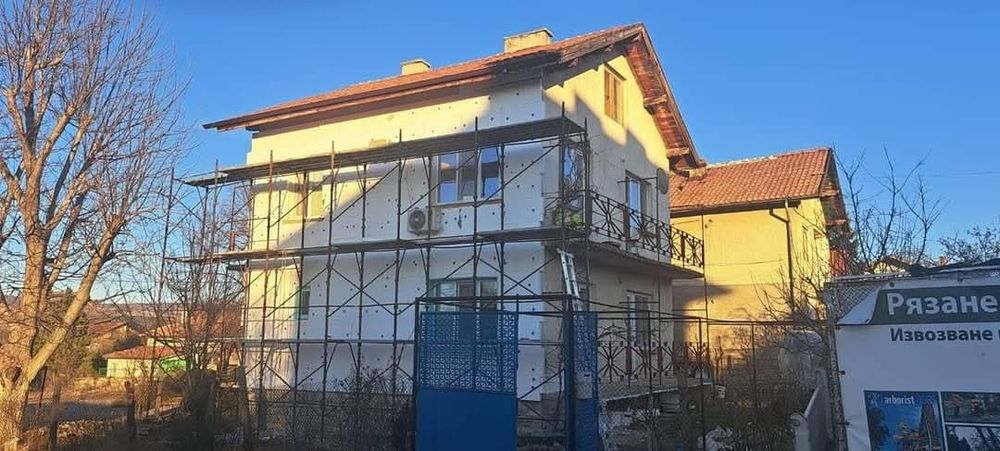 Ремонт на покриви   – Откриване и Спиране на Течове