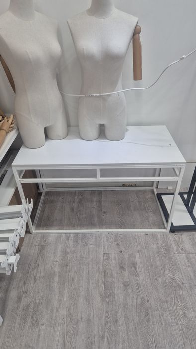 Стол. Торговое оборудование. Оборудование для магазина