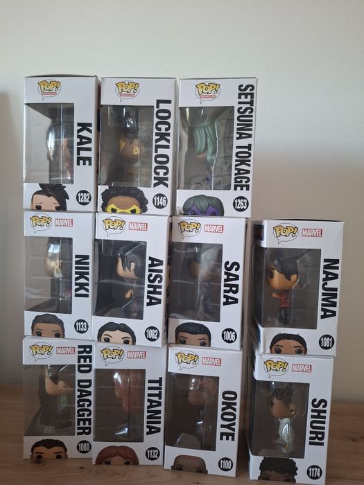 Vand lot cu 11 figurine Funko Pop