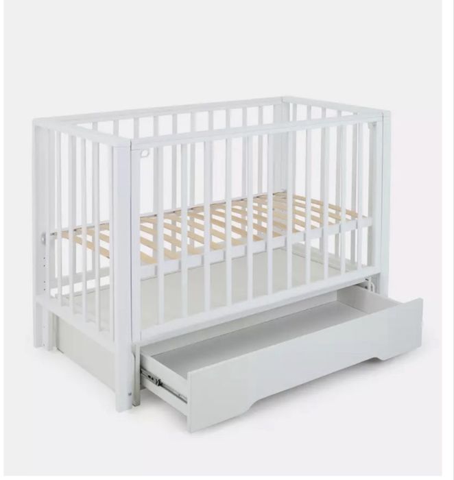 Продам детскую кровать с матрасом