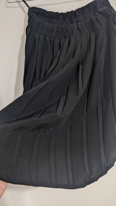 Fusta subtire neagra