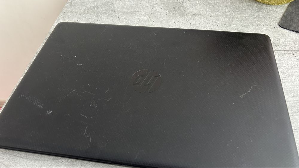 HP Laptop 15-da2