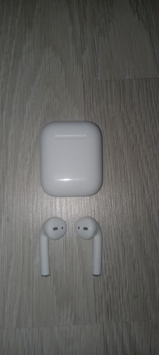 Наушники airpods 2, б/у, оригинал с чехлом, э