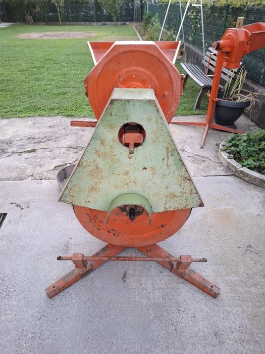 Moară la cardanul de la tractor