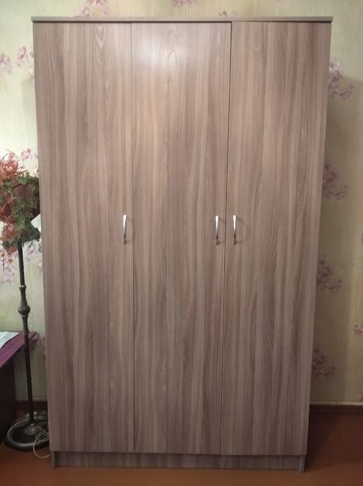 Шкаф для одежды трёх дверный