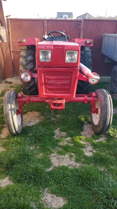 Vând tractor u445