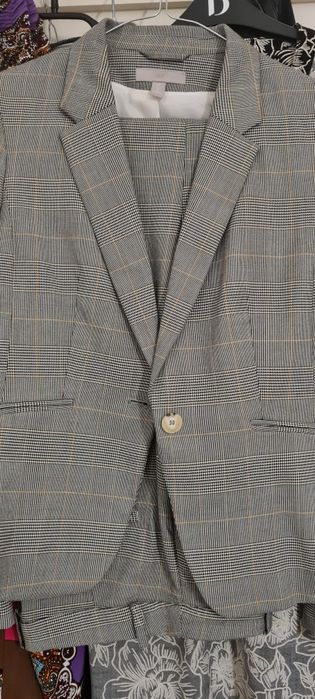 Costum H&M, sacoul marimea 36, Pantalonii mărimea 34