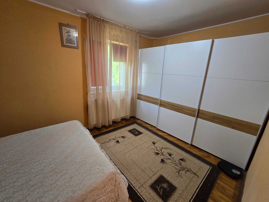 Vând apartament 2 camere, 51 mp, etaj 1/4, Astra – parcare | Proprietar